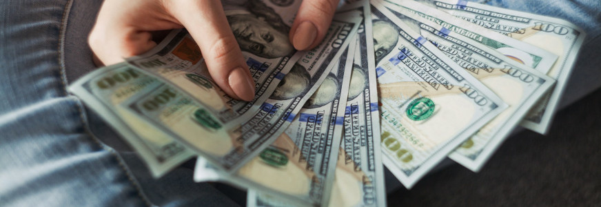 Artikel - 'Een meisje voor je laten werken geeft geld en status'