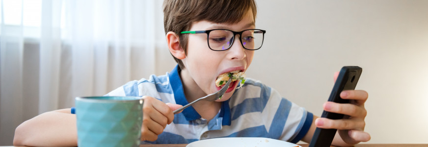 7 Tips hoe je als professional ouders kan helpen bij mediaopvoeding